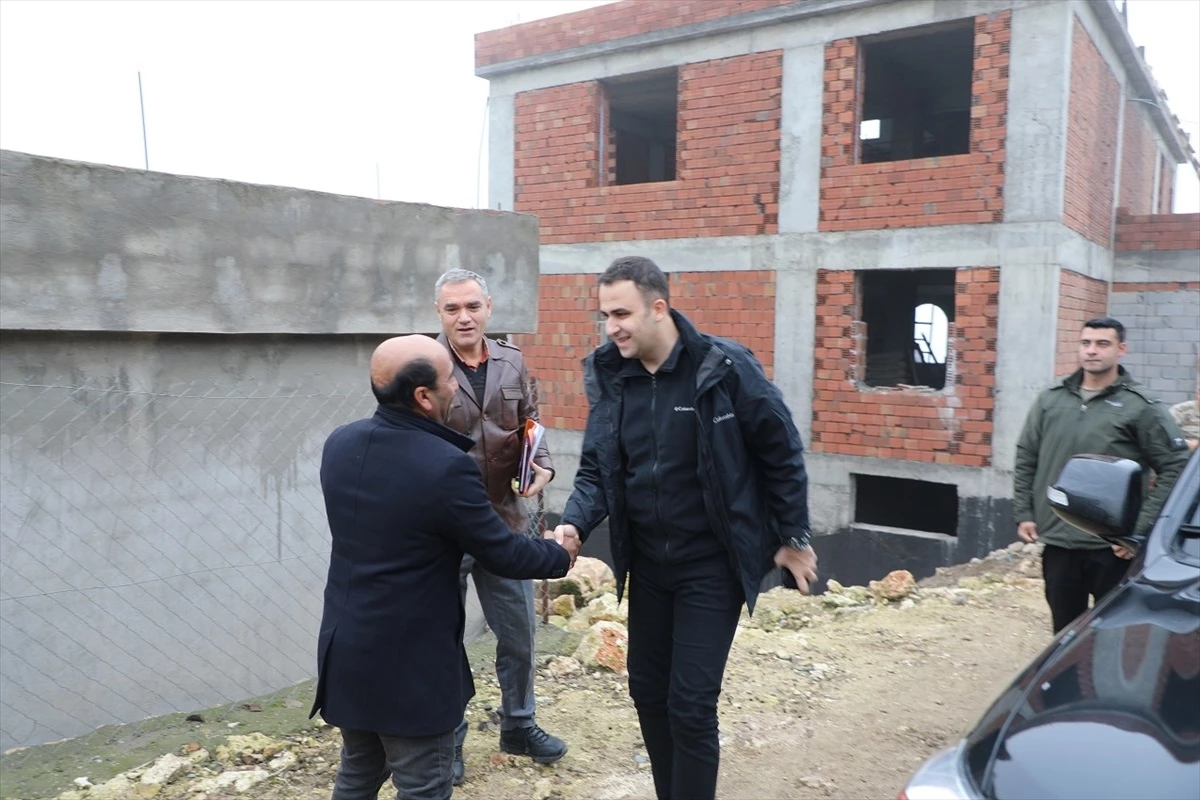 Hasankeyf Kaymakamı Mehmet Ali İmrak, köyleri ziyaret ediyor