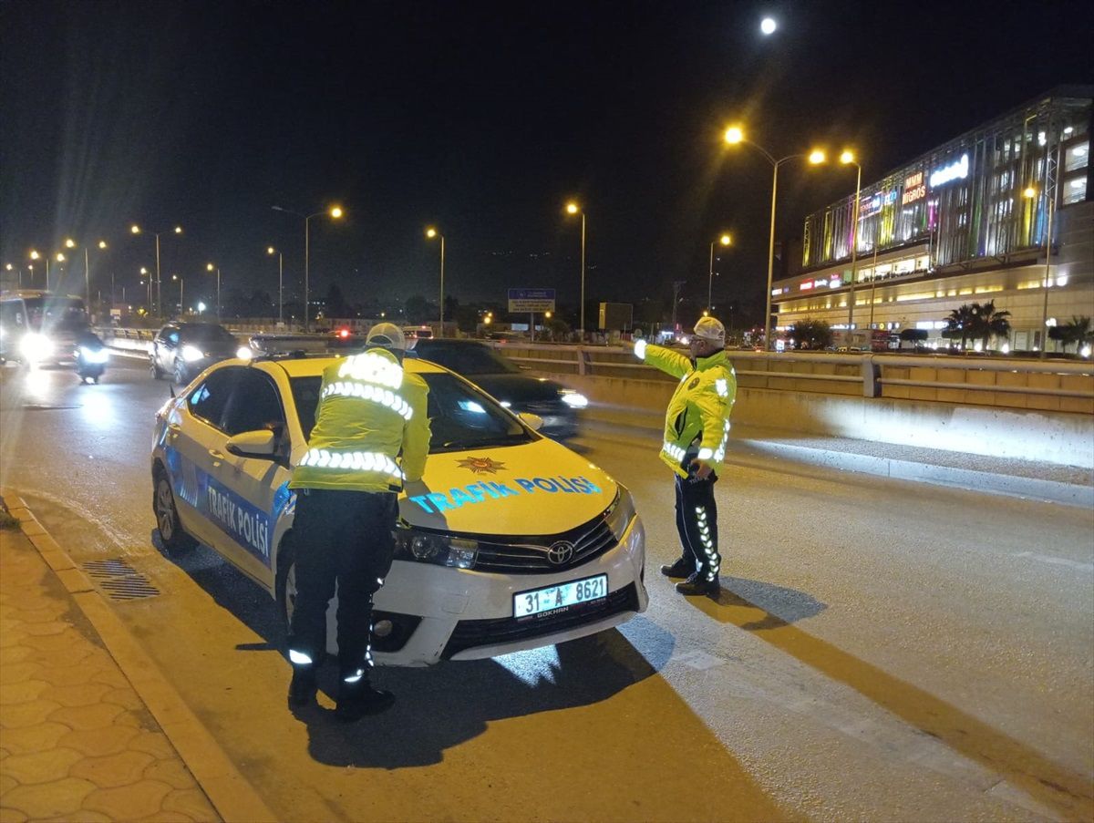 İskenderun\'da yılbaşı öncesi polis ekipleri \'huzur ve güven\' uygulaması gerçekleştirdi