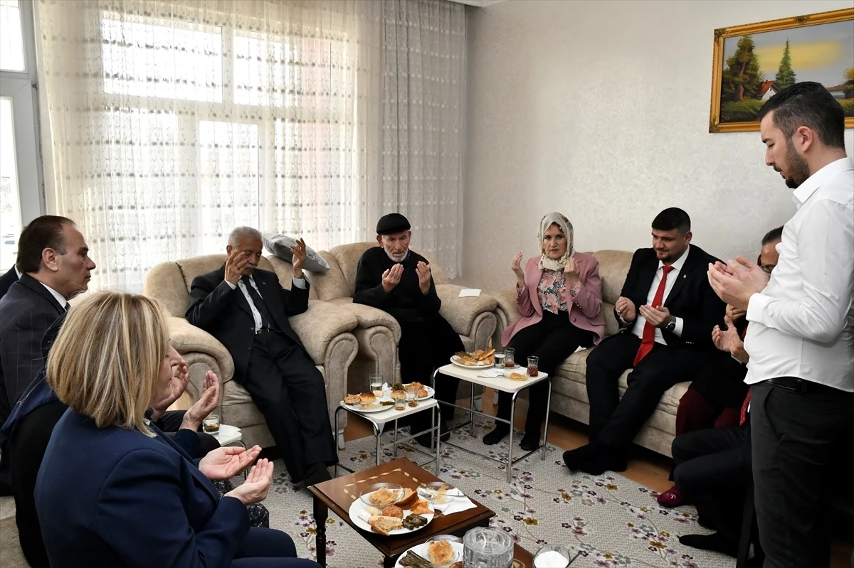 Meral Akşener, şehit Jandarma Komando\'nun ailesini ziyaret etti