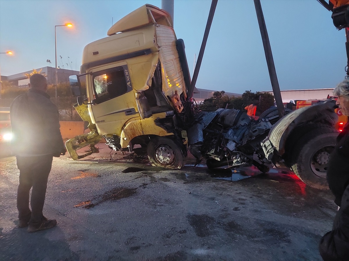 İzmir\'de trafik kazasında 1 kişi hayatını kaybetti
