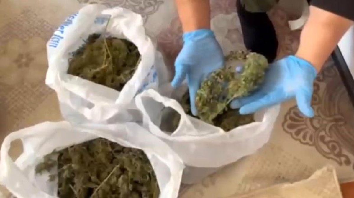 İzmir\'de Yılbaşı Öncesi 64 Operasyonda Çok Sayıda Uyuşturucu Ele Geçirildi