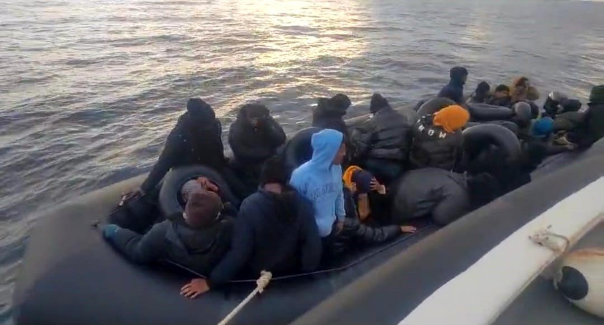 İzmir\'de 123 düzensiz göçmen yakalandı, 90 göçmen kurtarıldı
