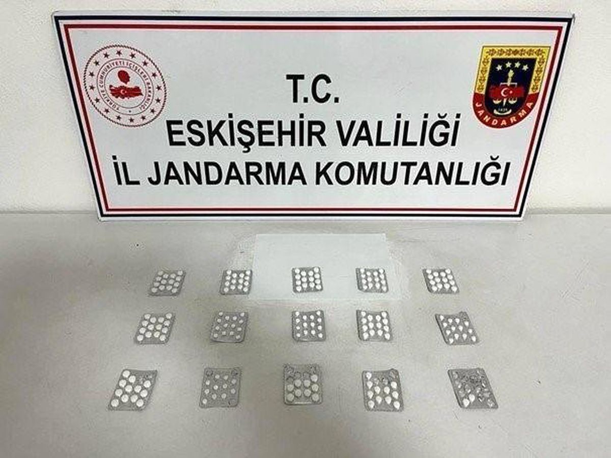 Eskişehir\'de uyuşturucu operasyonu: 1 şahıs yakalandı, 184 adet sentetik ecza hapı ele geçirildi