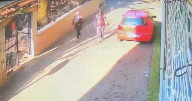 Kadın hırsızın sahte çocuk oyunu