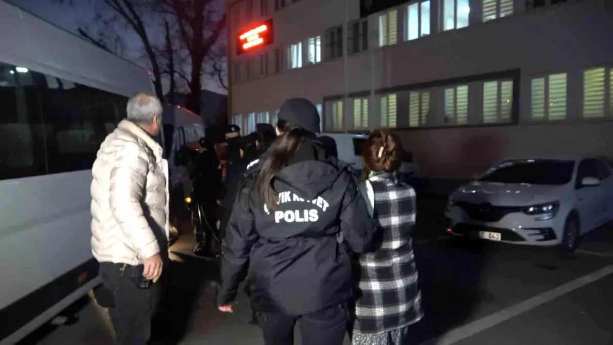 Bursa\'da Dron Destekli Şafak Operasyonu: Hırsızlık Çetesi Çökertildi