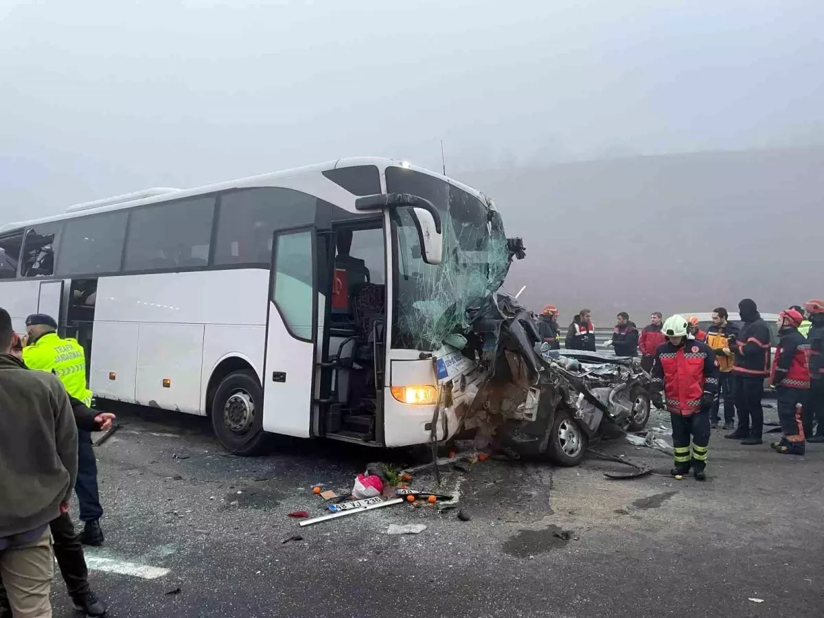 Kuzey Marmara Otoyolu\'nda meydana gelen zincirleme kazada 10 kişi hayatını kaybetti