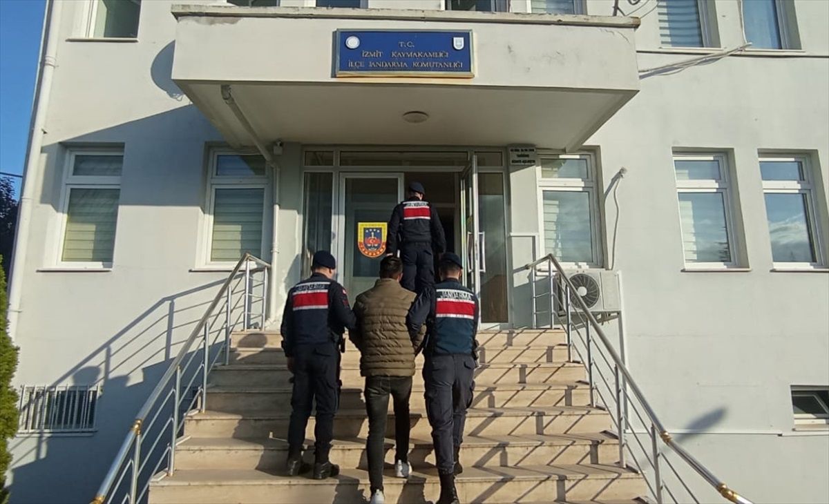 Kocaeli\'de terör örgütü propagandası yapan zanlı cezaevine gönderildi