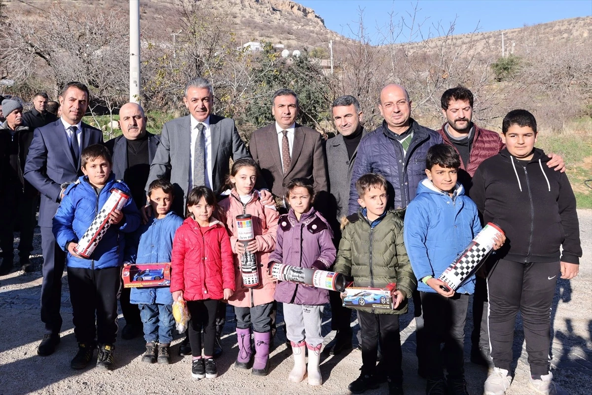 Mardin Valisi ve Büyükşehir Belediye Başkan Vekili Tuncay Akkoyun, kırsal mahalleleri ziyaret etti
