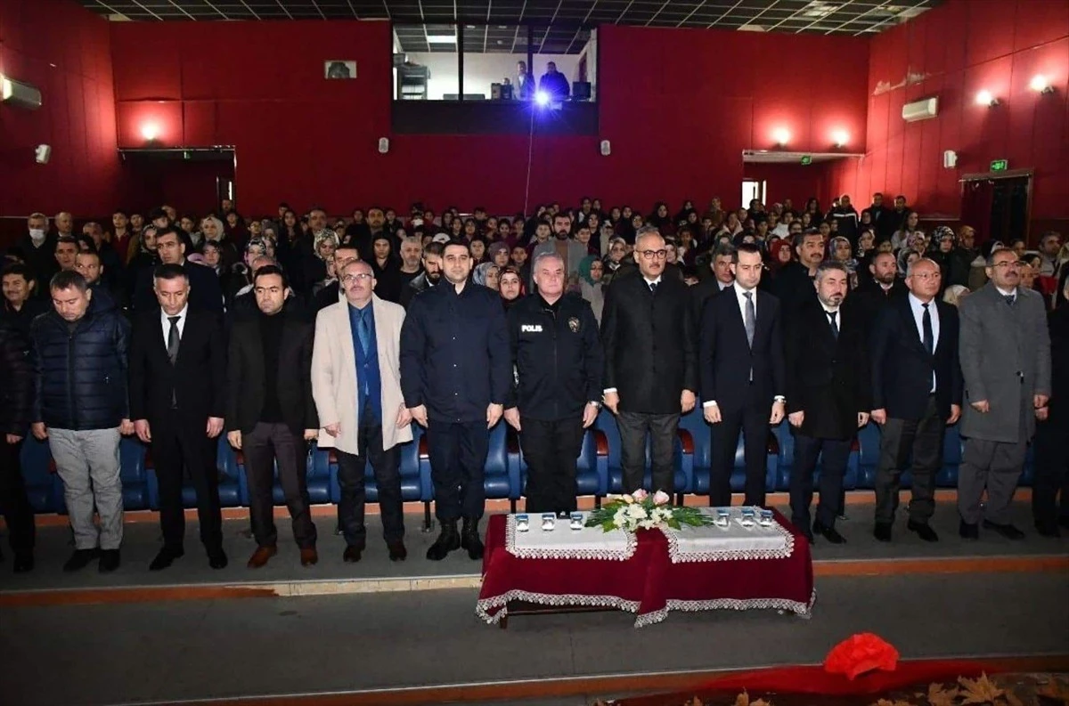 Mehmet Akif Ersoy\'un vefatının 87. yılında anma töreni düzenlendi