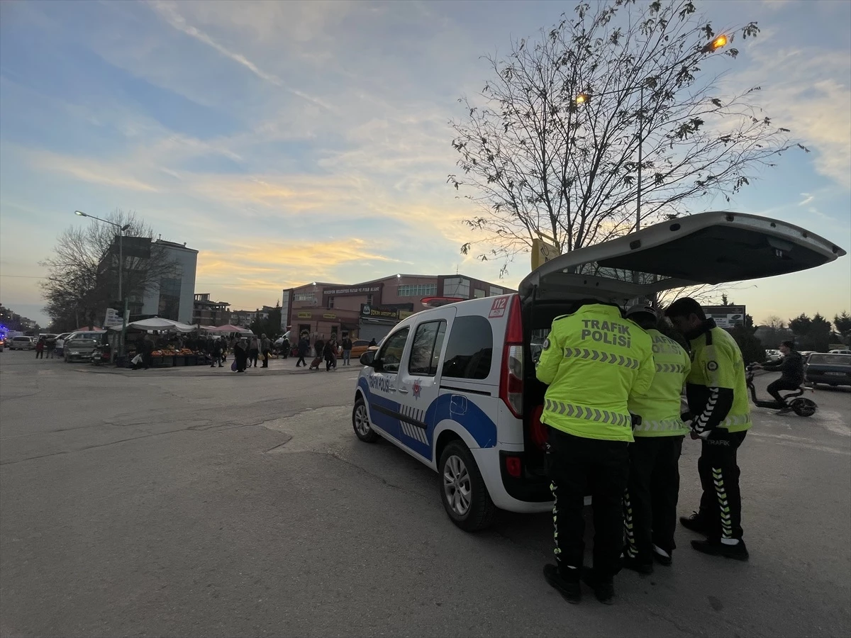 Amasya\'nın Merzifon ilçesinde otomobilin çarptığı yaya yaralandı