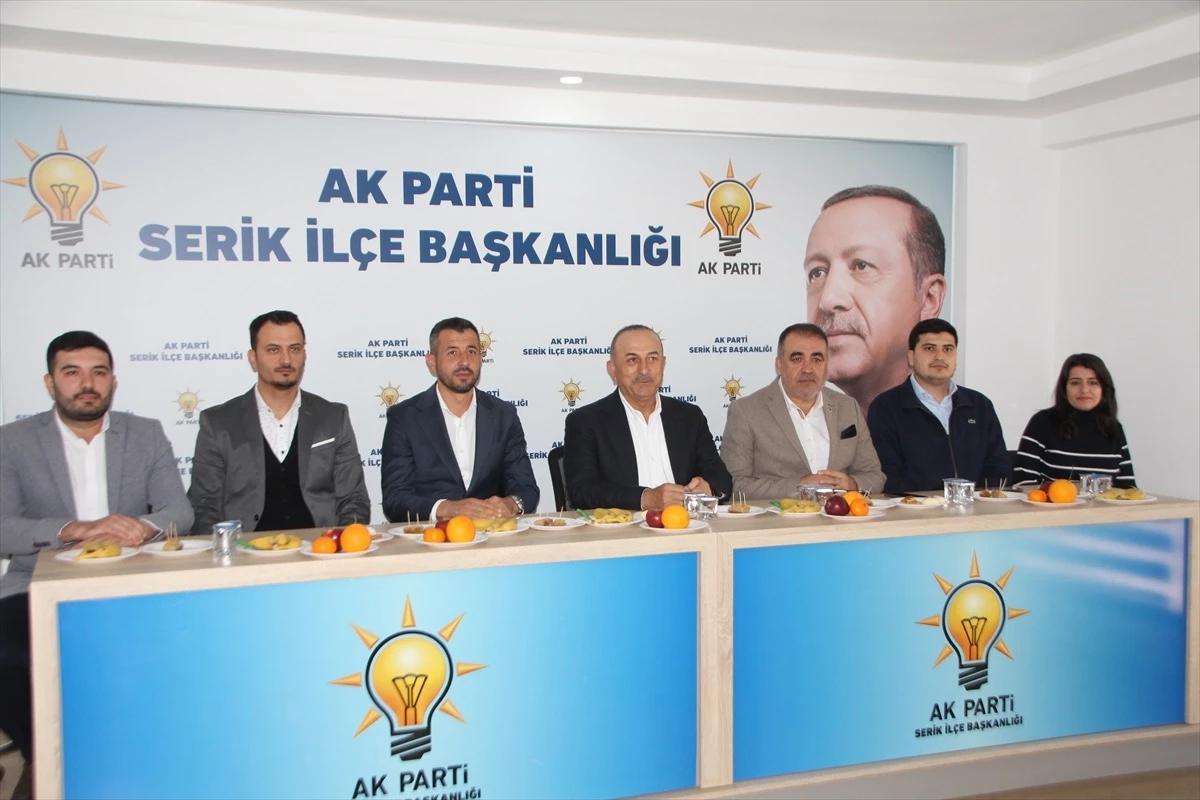 Mevlüt Çavuşoğlu Serik İlçe Başkanı Ahmet Söker\'i ziyaret etti