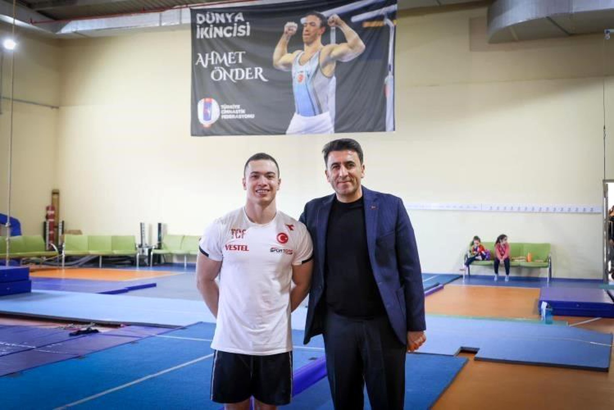 Bilecik Valisi Şefik Aygöl ve Milli Sporcu Ahmet Önder Bilecik\'te bir araya geldi