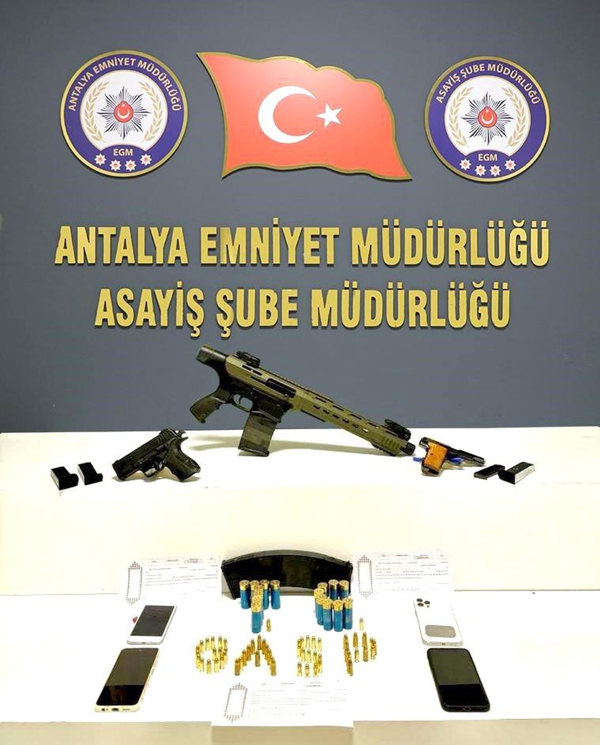 Antalya\'da Arkadaşının Evine İzinsiz Giren Şahıslar Tarafından Darp Edilen Kişi Şikayetçi Oldu