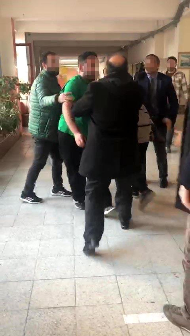 Kocaeli'de Veliler Öğretmenleri Darp Etti