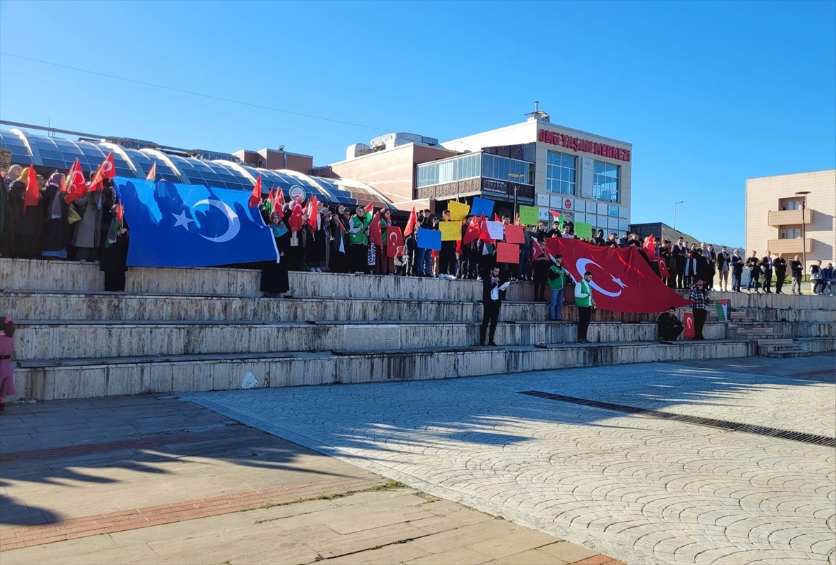 OMÜ\'de Şehitlerimizi Anma ve Filistin\'e Destek Yürüyüşü Gerçekleştirildi