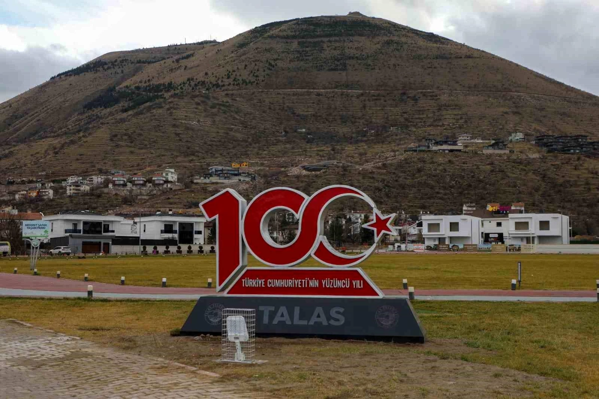 Talas Belediyesi, Cumhuriyetin 100. Yılına Özel Anıt Dikti
