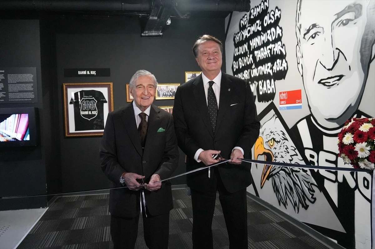 Koç Holding Onursal Başkanı Rahmi Koç, Beşiktaş Kulübü Başkanı Hasan Arat\'ı ziyaret etti
