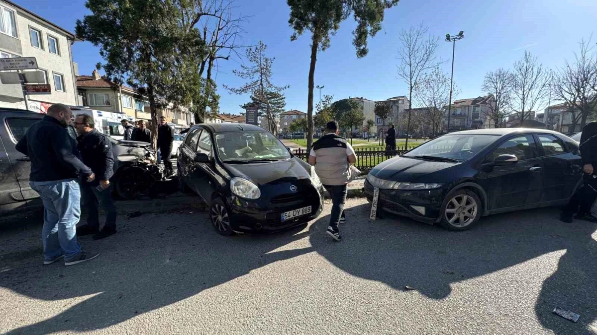 Şehrin göbeğinde korkutan kaza: Yaralının yakınları olay yerinde fenalık geçirdi