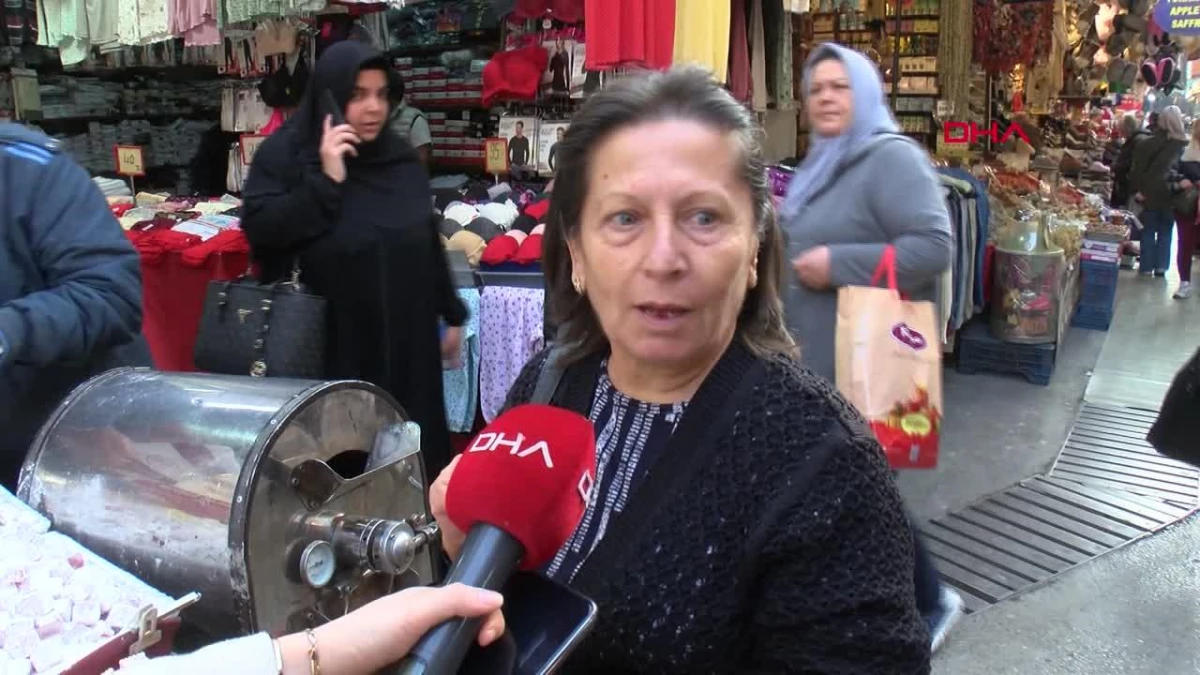 İzmir\'deki Tarihi Kemeraltı Çarşısı, Yılbaşı Alışverişi İçin Dolup Taştı