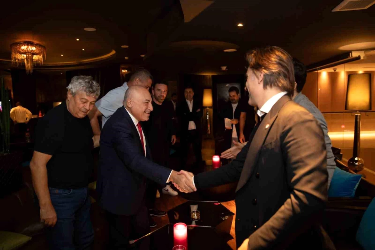 TFF Başkanı Mehmet Büyükekşi, Türk futbolunun unutulmaz isimleriyle bir araya geldi
