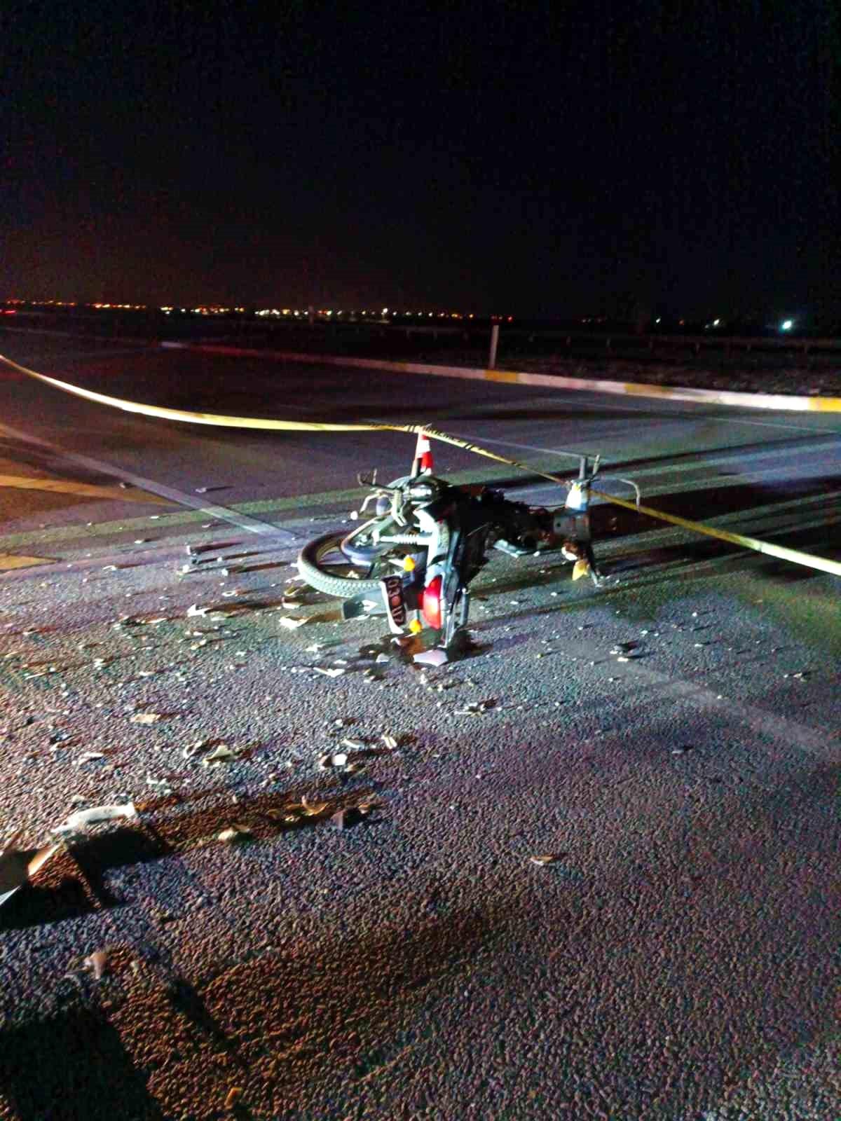 Afyonkarahisar\'da tırla çarpışan motosiklet sürücüsü hayatını kaybetti