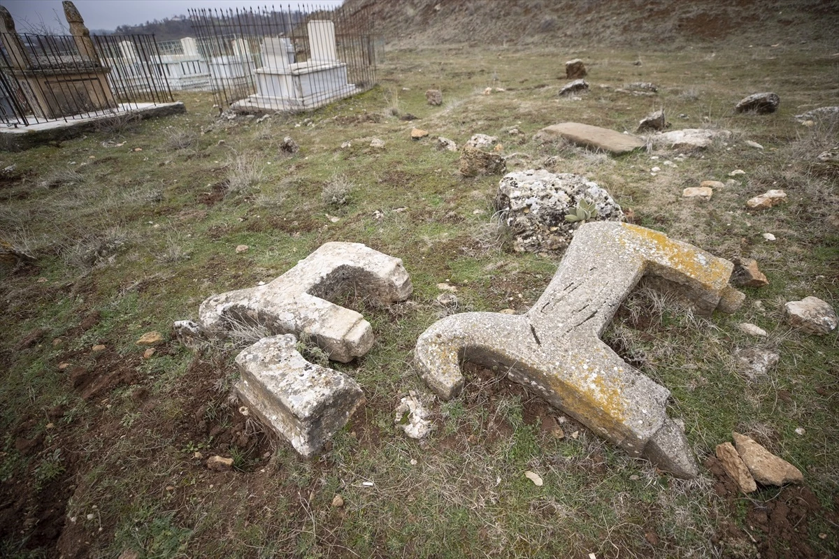 Tunceli\'deki tarihi mezar taşları koruma altına alınıyor