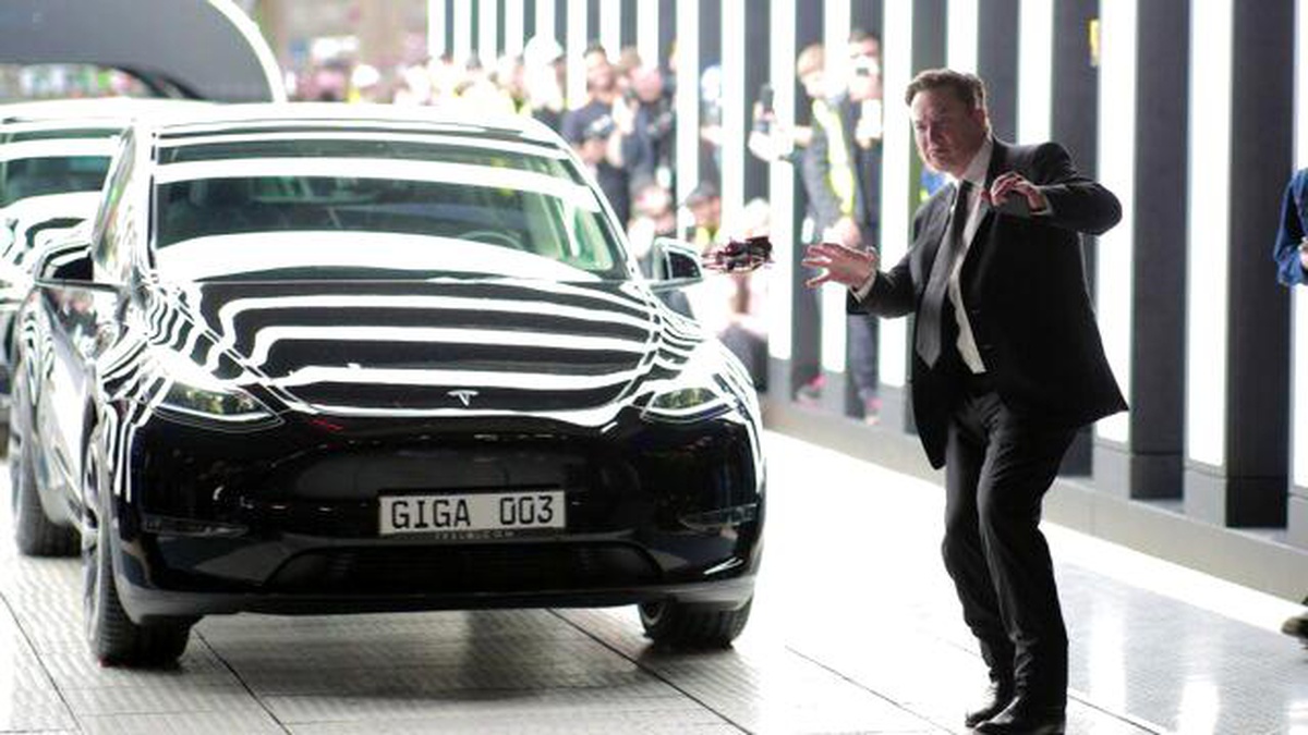 Elon Musk: 25 bin euroluk Tesla, Berlin\'de üretilecek