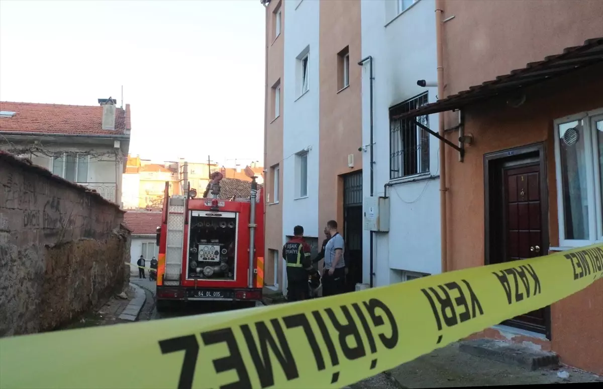 Uşak'ta bir evde çıkan yangında dumandan etkilenen kişi hastanede tedavi altına alındı