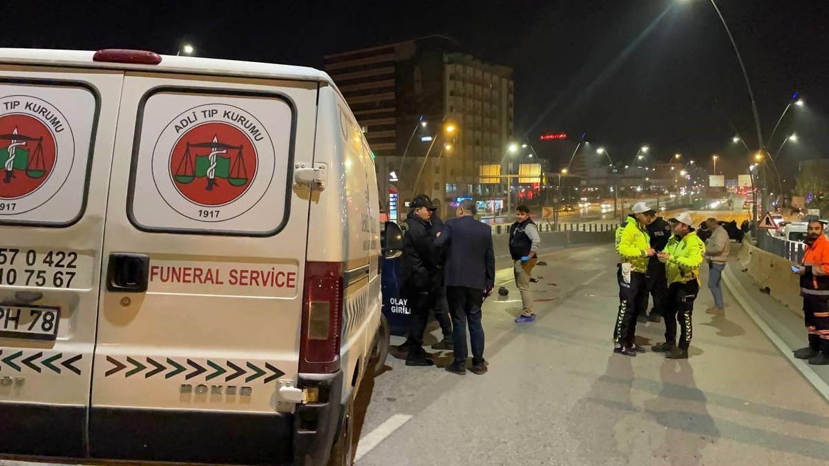 Denizli\'de cip ile motosiklet çarpışması sonucu 2 kişi hayatını kaybetti