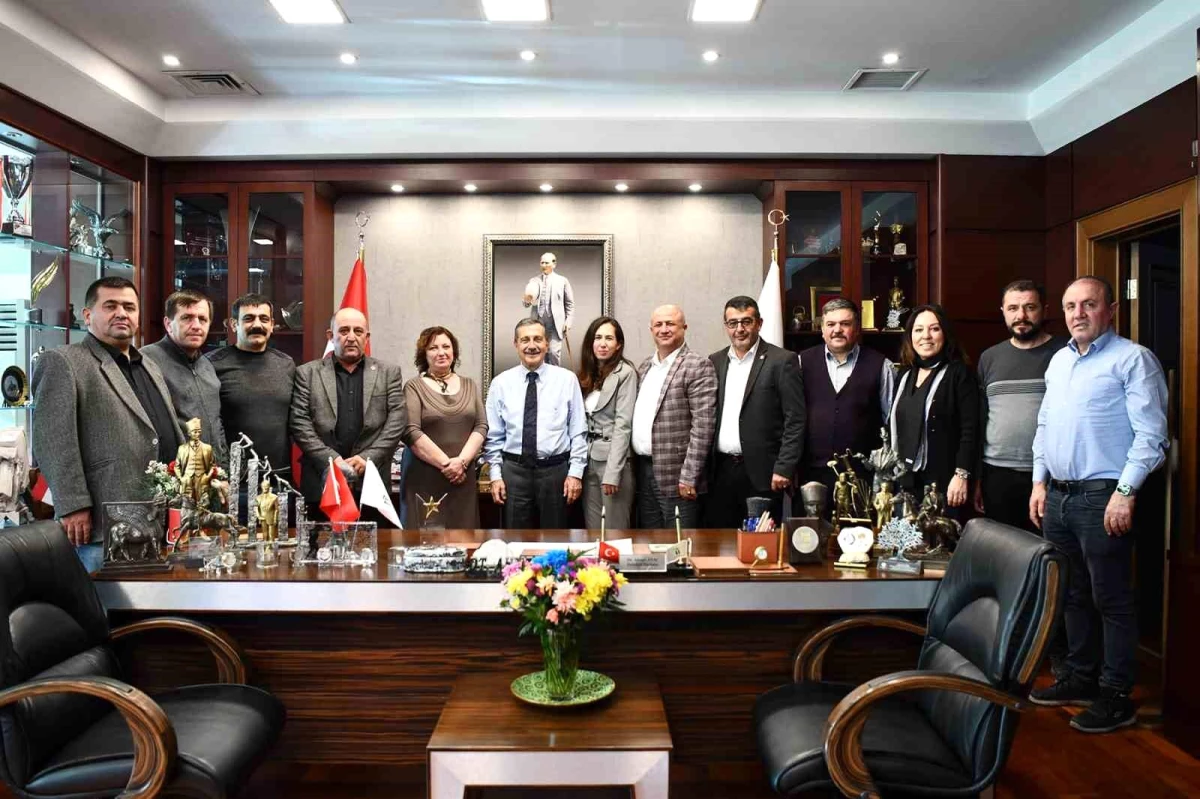 Tepebaşı Belediye Başkanı Ahmet Ataç, Ziraat Odası Başkanı ve Muhtarlar Birliği Derneği Başkanı ile bir araya geldi