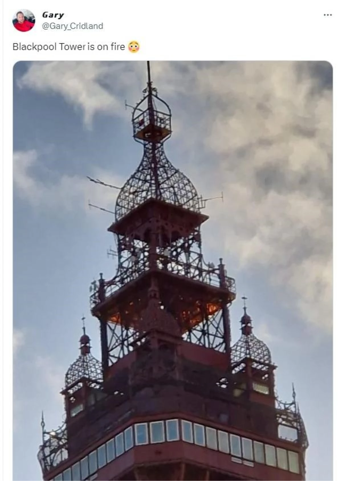 Blackpool Kulesi\'ne yapılan yangın ihbarı plastik ağ çıktı