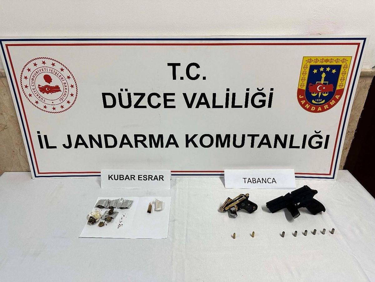 Düzce\'de Yol Kontrolünde Kaçak Alkol Ele Geçirildi