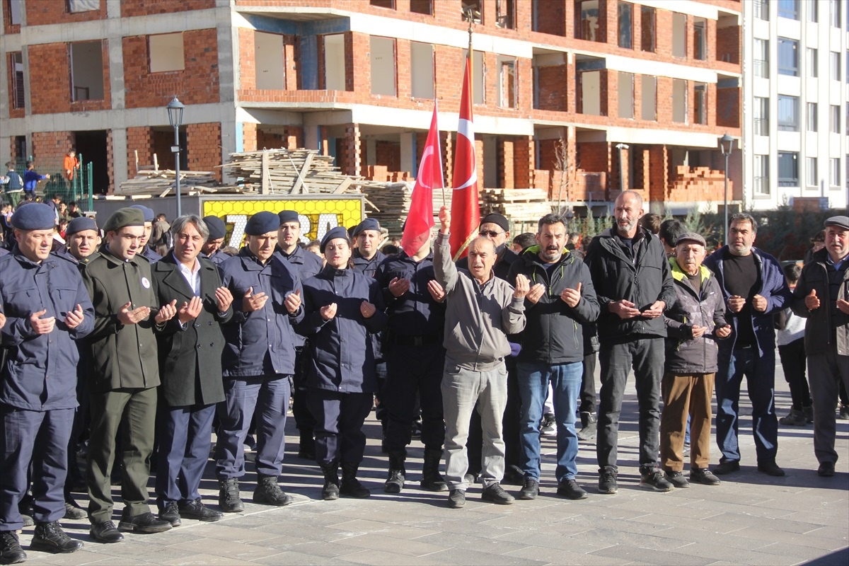 Sivas\'ın Zara ilçesinde Şehitlere Saygı Yürüyüşü düzenlendi