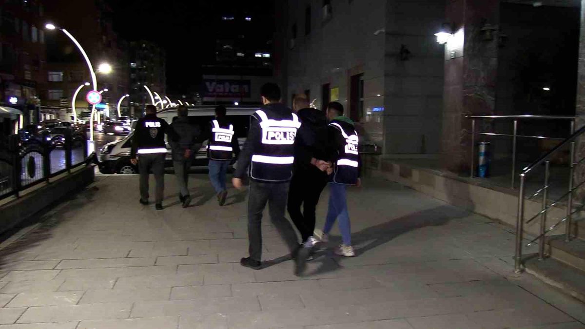 Rize\'de 100 Bin Dolarlık Gıda Malzemesi Dolandırıcılığı Operasyonu