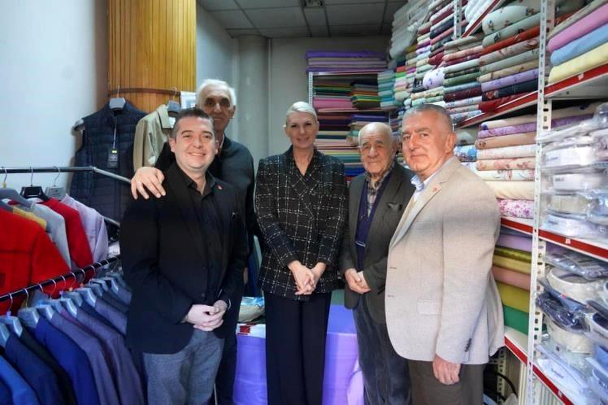 Bilecik\'te 70 Yıllık Mağaza Güzel Markete Eşya Bağışladı