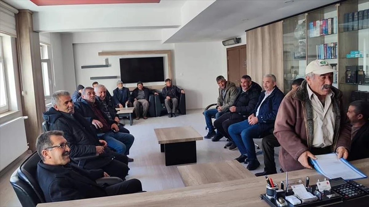 Akkışla Belediye Başkanı Ayhan Arslan, halkla buluşma günleri düzenliyor