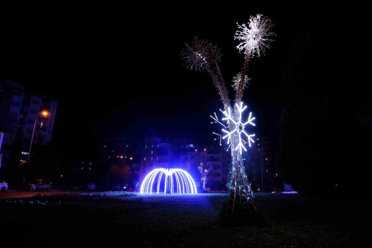 Aydın\'da Yılbaşı Kutlamaları İçin Özel Işıklandırma Çalışmaları