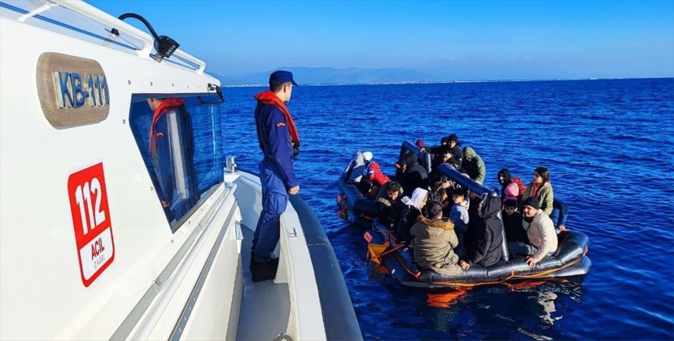 Ayvalık açıklarında Yunan unsurlarınca geri itilen 60 düzensiz göçmen kurtarıldı