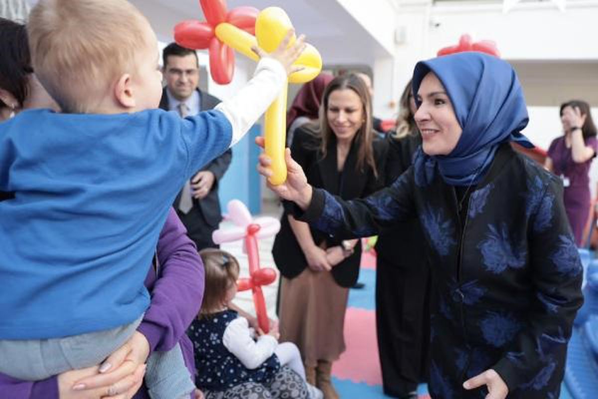 Bakan Göktaş, Ukraynalı savaş mağduru çocukları ziyaret etti