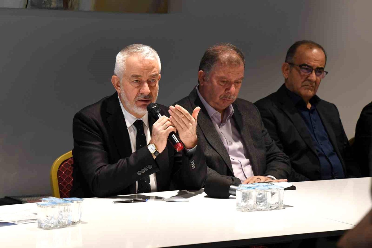 Isparta Belediye Başkanı Şükrü Başdeğirmen, Sanayiciler ve Esnaflarla Bir Araya Geldi