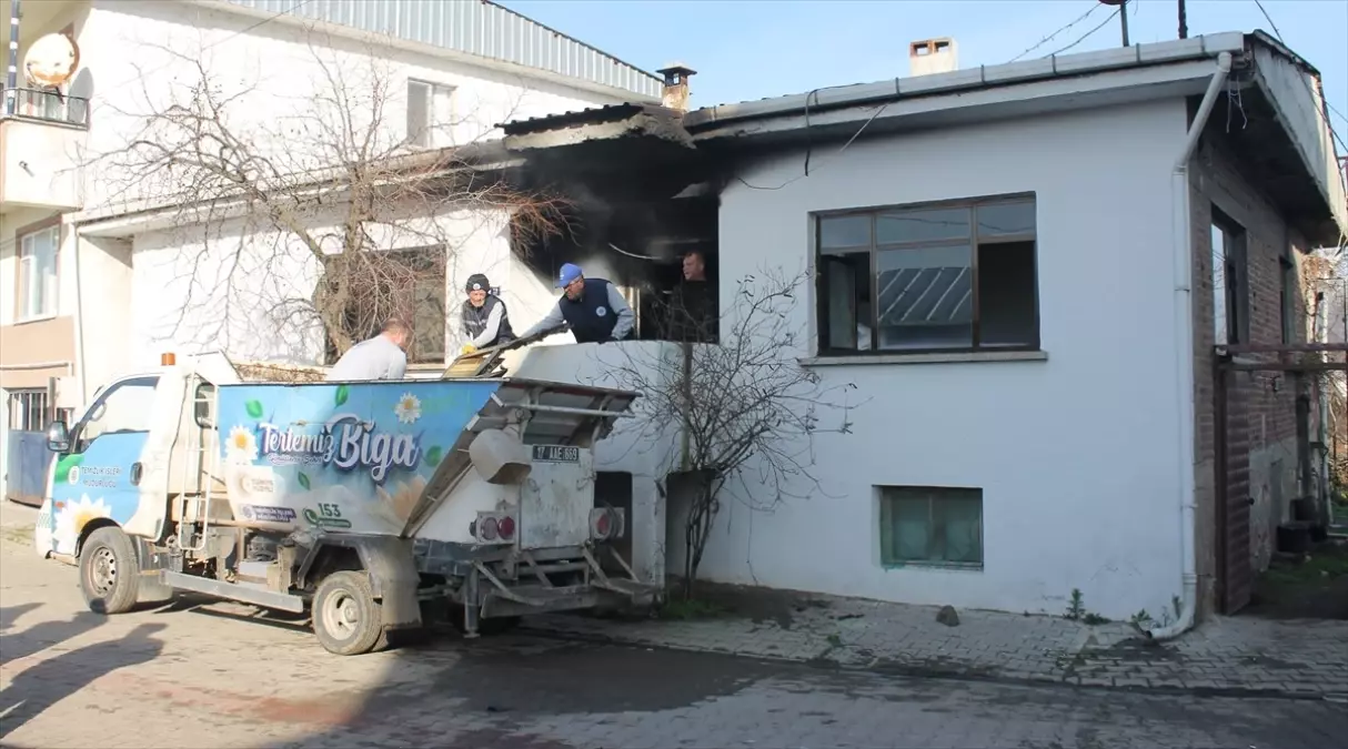 Temizlik işçileri uyurken dumandan etkilenen kadını kurtardı