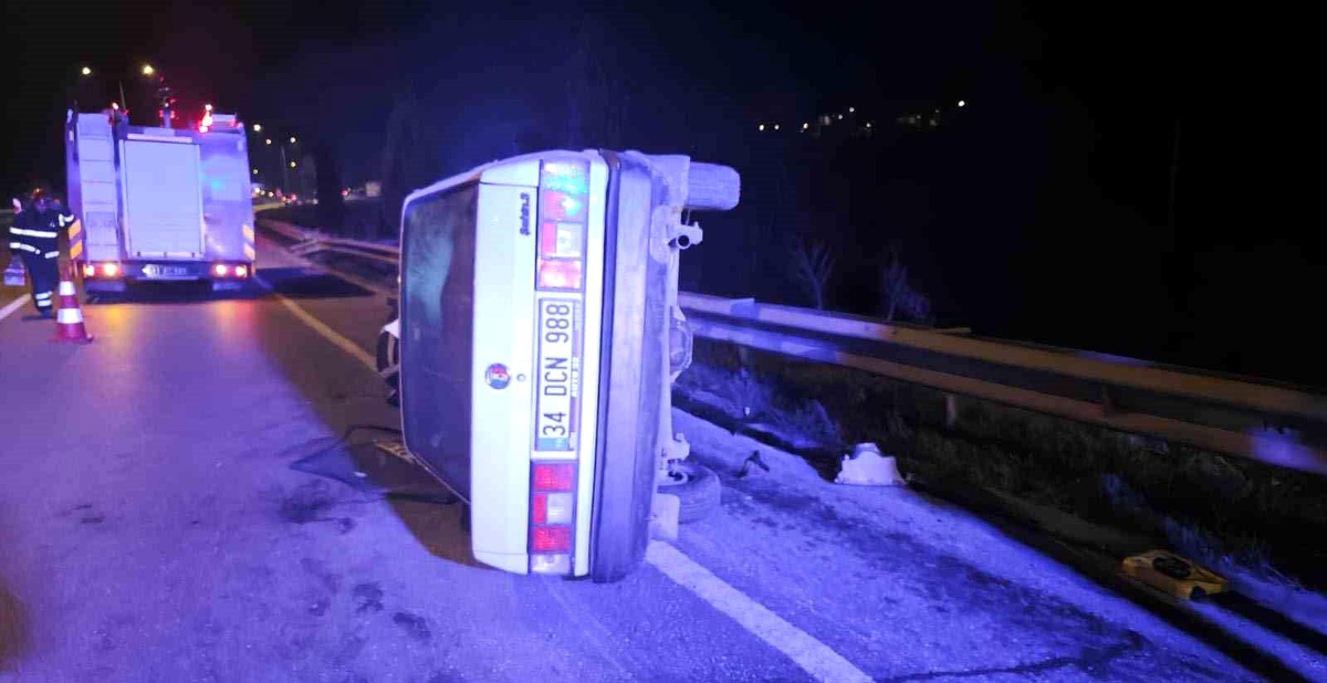 Bilecik\'te Kontrolden Çıkan Otomobilde 6 Kişi Yaralandı