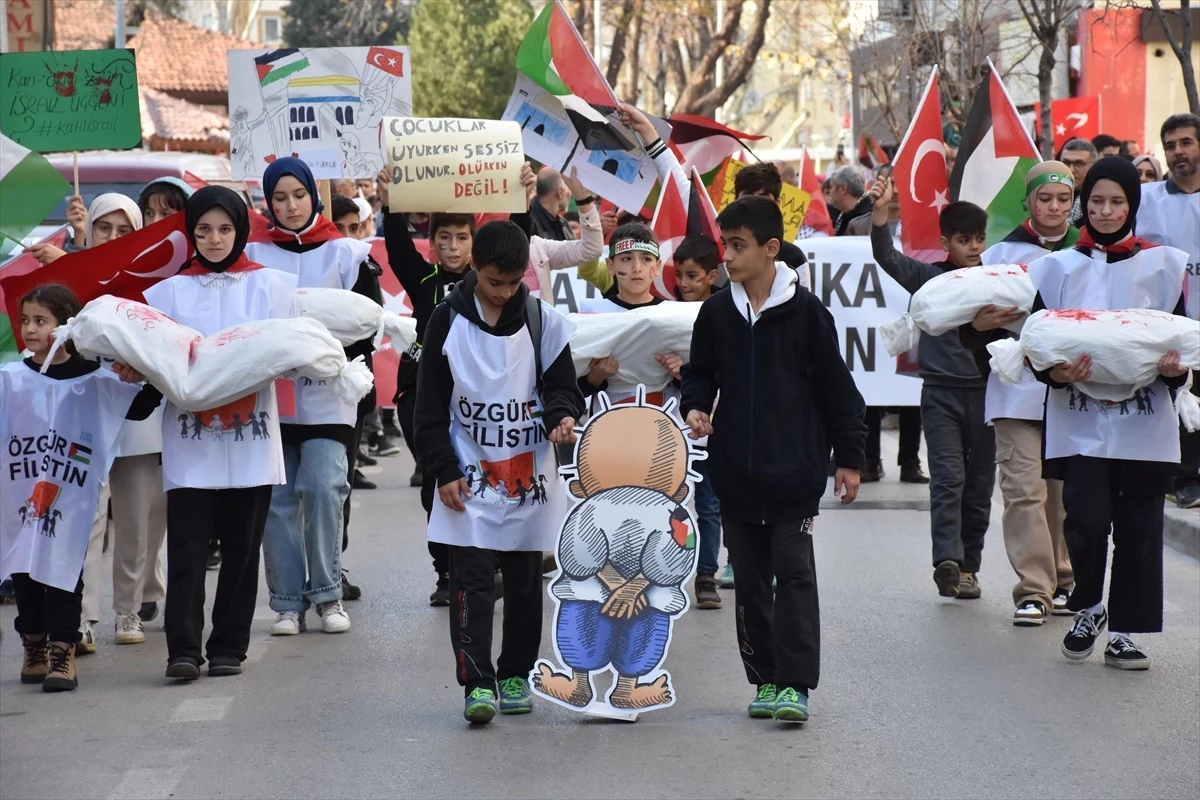 Bursa\'da şehitleri anmak ve Filistin\'e destek yürüyüşü düzenlendi