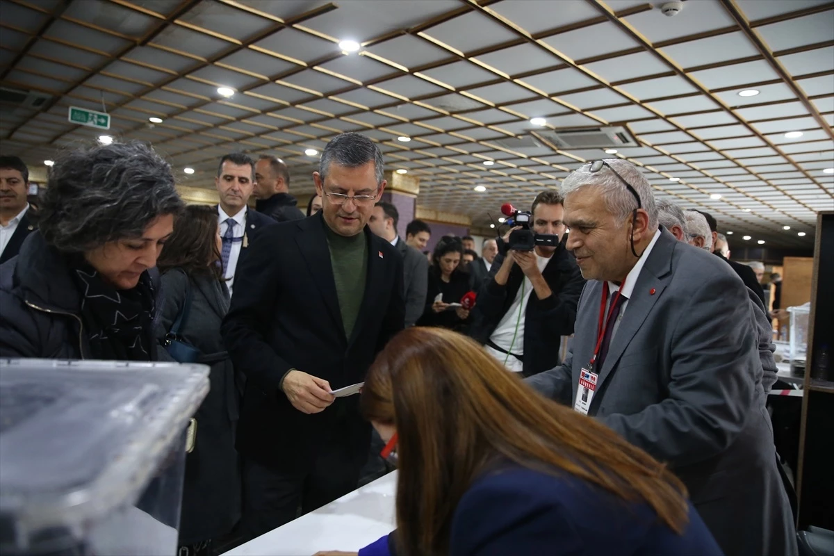 CHP Genel Başkanı Özgür Özel, Manisa\'da ön seçime katıldı