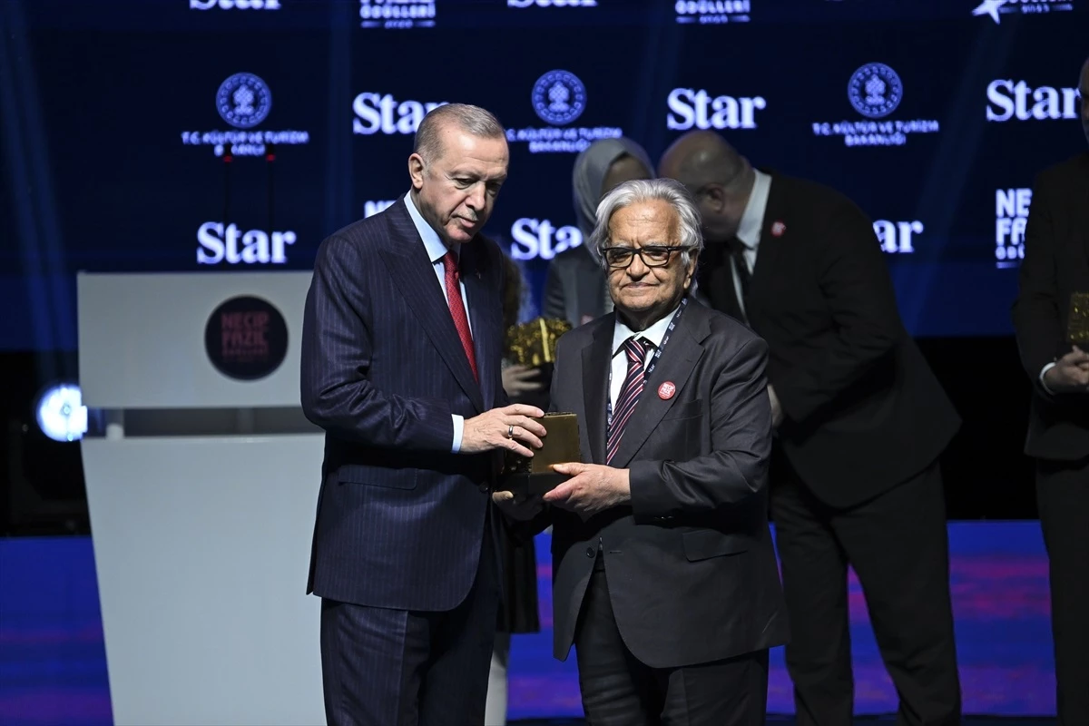 Cumhurbaşkanı Erdoğan: Necip Fazıl Ödülleri Türkiye\'nin değerlerine sahip çıkıyor