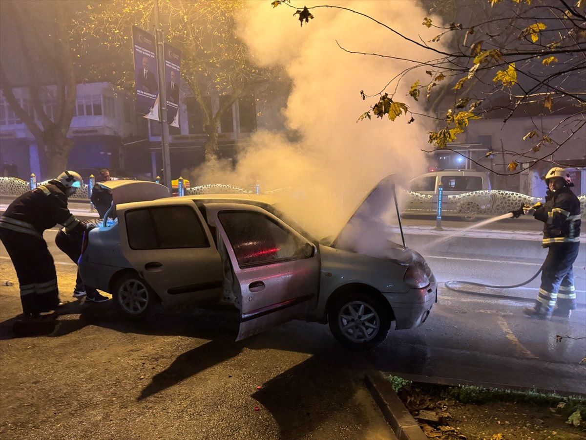 Edirne\'de seyir halindeki otomobilde çıkan yangın söndürüldü