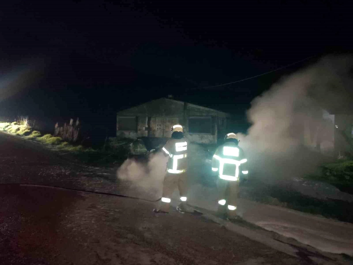 Erdek\'te Elektrik Kontağından Çıkan Yangın Araçta Büyük Hasara Yol Açtı