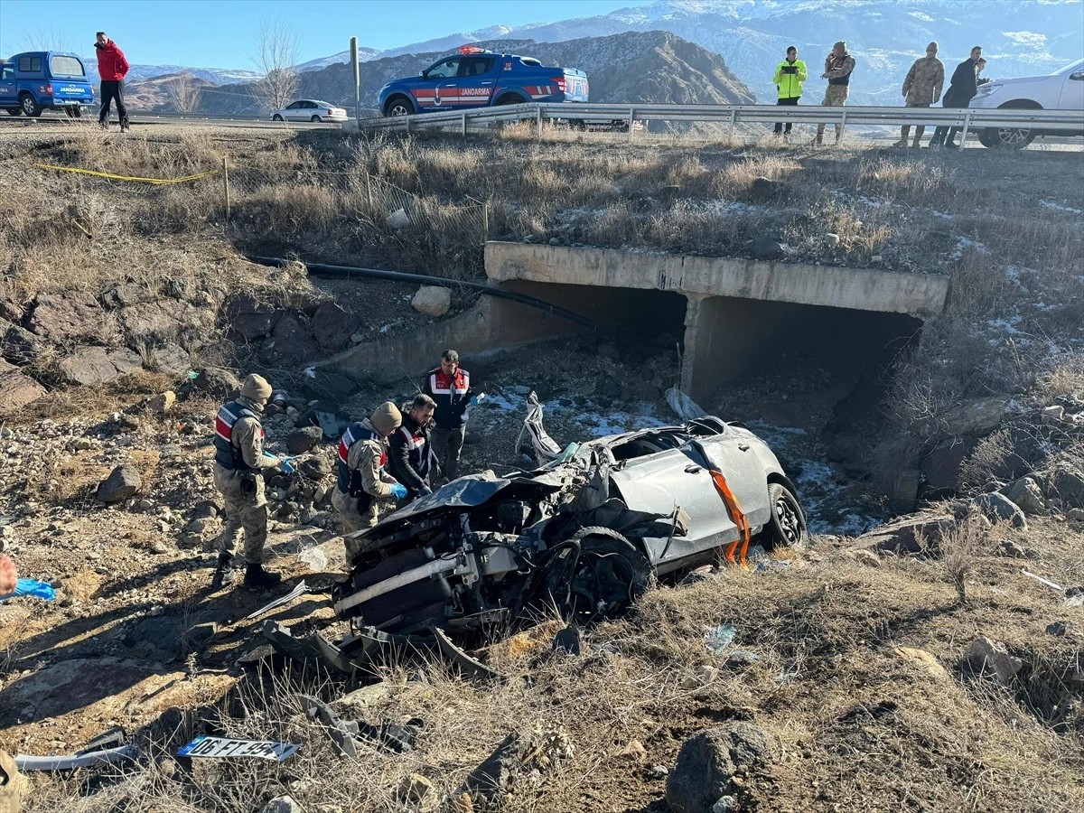 Erzurum\'da Otomobil Kazası: 3 Kişi Hayatını Kaybetti