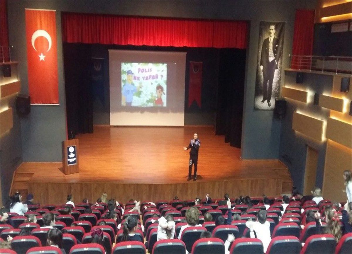 Eskişehir\'de Çocuklara Teknoloji ve Polislik Eğitimi Verildi