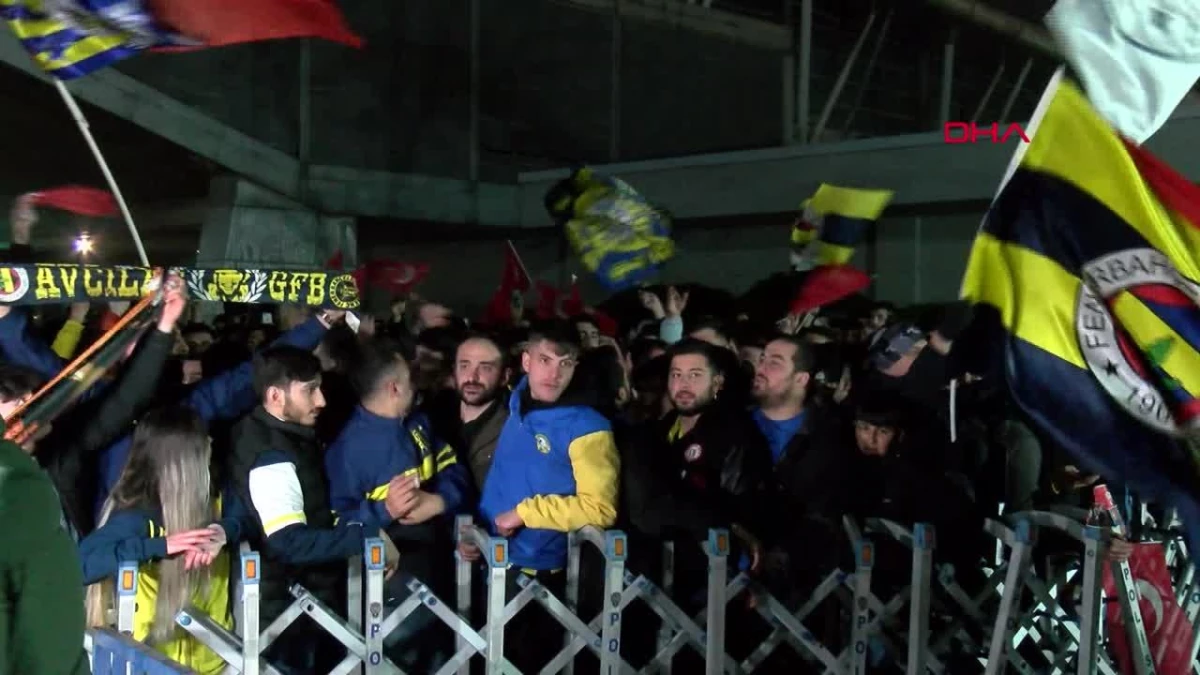 Fenerbahçe, Süper Kupa\'nın ertelenmesinin ardından İstanbul\'a döndü